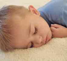 Febrilne konvulzije kod bebe: uzroci, simptomi, prva pomoć