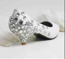 Modni trend - svadbene cipele s niskim petama