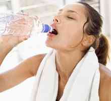 Mogu li piti vodu tijekom vježbanja, a kako to učiniti?