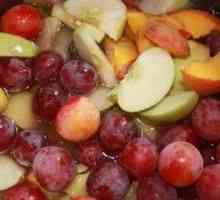 Zatvori kompot od jabuka i grožđa za zimu. Najbolji recepti!