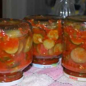 Početna konzervirana krastavci u umaku od rajčice