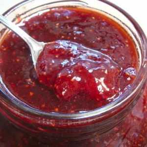 Kako pripremiti džem od jagoda u multivarka