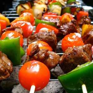 Kako marinirati meso za roštilj, uzimajući u sočna i ukusna