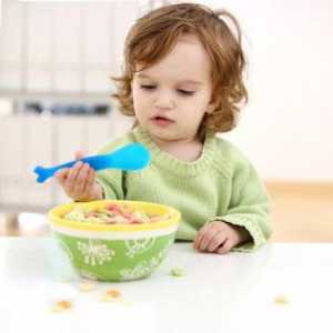 Kako naučiti dijete da se hraniti sa žlicom? Prva žlica za bebe