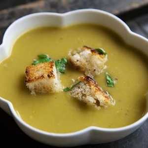 Kako kuhati juha od graška u multivarka „Redmond”