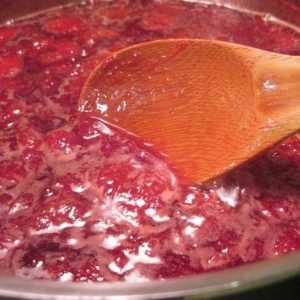 Kako kuhati debeli pekmez od jagoda: postupni recept