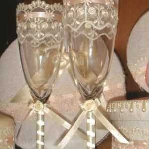 Kako ukrasiti vjenčanje čašu sa svojim rukama: nekoliko jednostavnih ideja