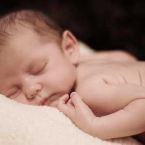 Bebe mogu spavati na trbuhu? Liječnički savjet za mlade majke