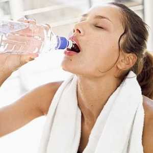 Mogu li piti vodu tijekom vježbanja, a kako to učiniti?