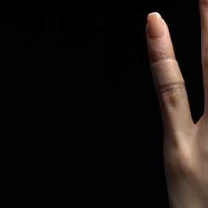 Ukočenost u prstima desne ruke: uzroci i liječenje