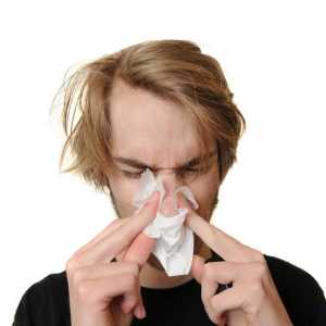 Curenje nosa - što je to? Simptomi i liječenje