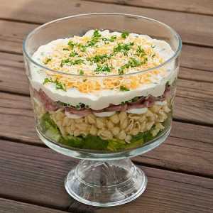 Salata u kremanki - lijepa i neobična jelo za stol odmor