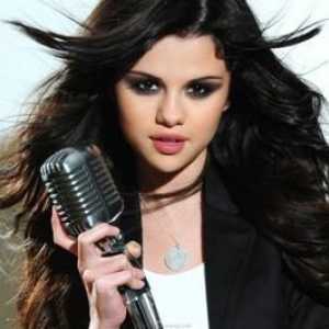 Selena Gomez: težina, visina i oblik parametri talentirana djevojka