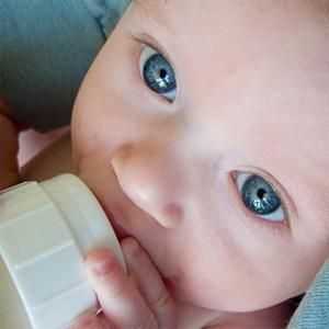 Koliko možete pohraniti izrazio majčino mlijeko i kako to učiniti?