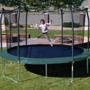 Sretan lekcije iz djetinjstva: trampolini za djecu s rešetkom