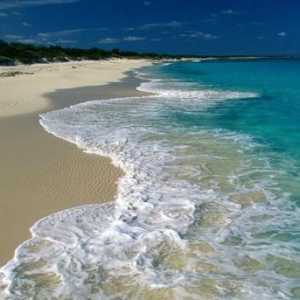 U vrućim zemlje Tunis plaža čeka goste od travnja do listopada