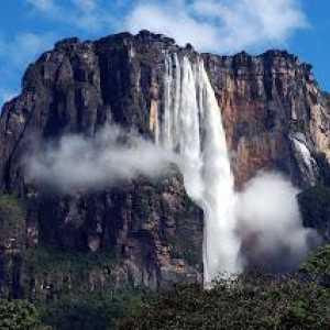 Angel Falls - biser Latinskoj Americi.
