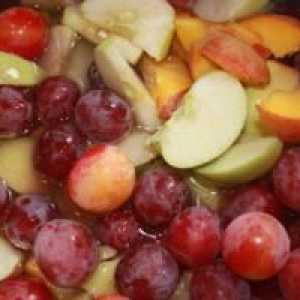 Zatvori kompot od jabuka i grožđa za zimu. Najbolji recepti!